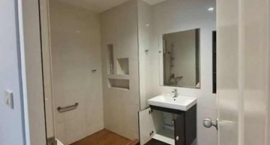 For sale 4 bedrooms townhouse in Khan Na Yao, Bangkok