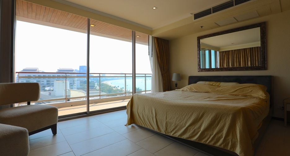 For rent 3 bedrooms condo in Central Pattaya, Pattaya