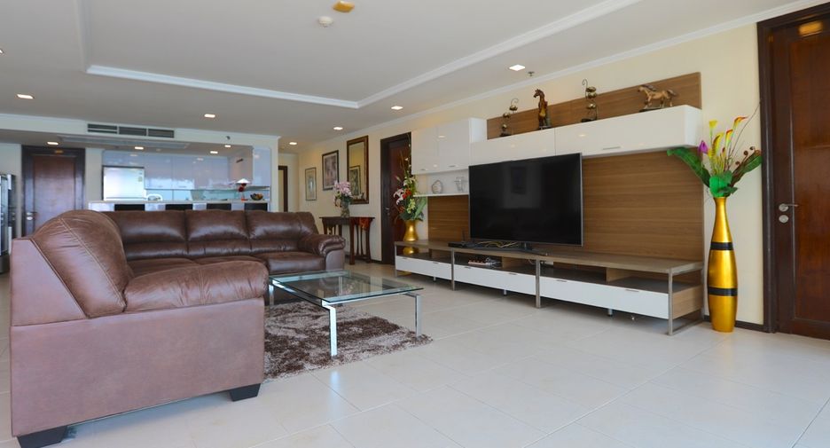 For rent 3 bedrooms condo in Central Pattaya, Pattaya