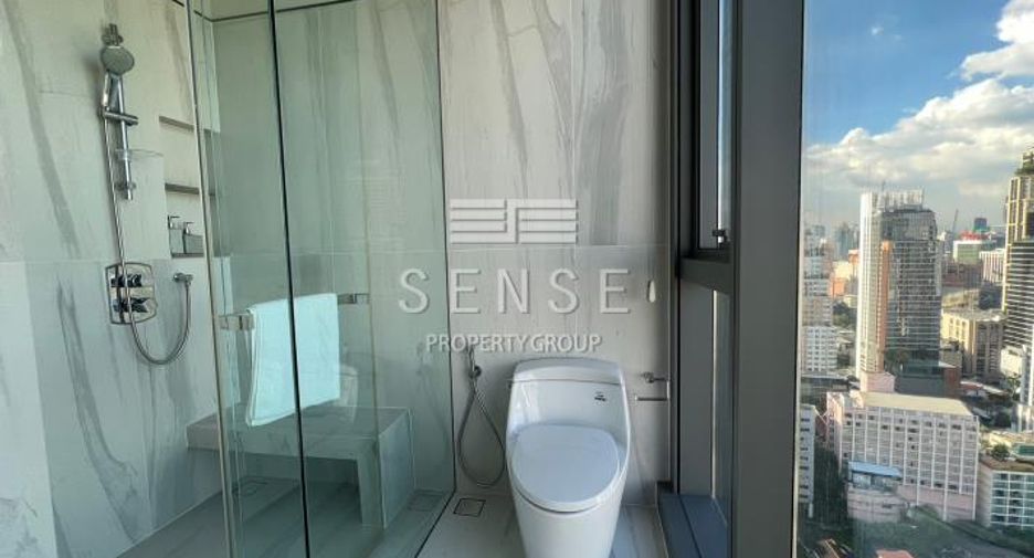 For sale 2 ベッドルーム condo in Khlong Toei, Bangkok