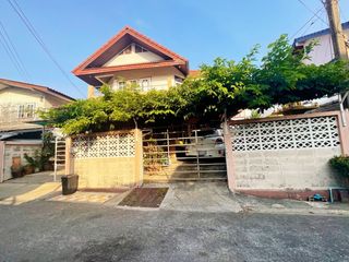 For sale 3 bed house in Huai Khwang, Bangkok
