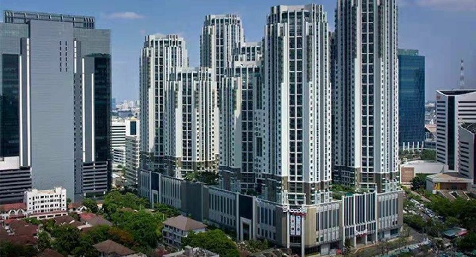 For rent 2 bed condo in Huai Khwang, Bangkok