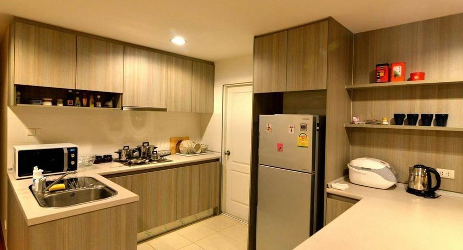 For rent 2 bed condo in Huai Khwang, Bangkok