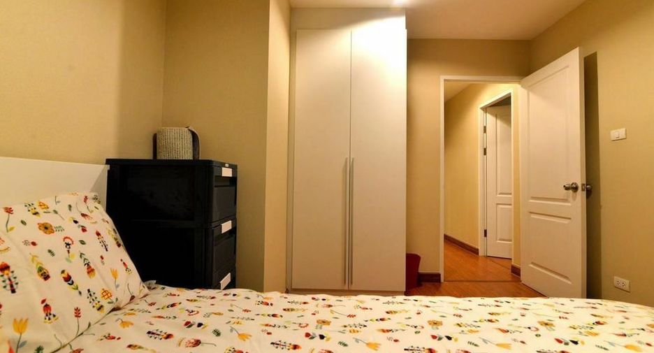 For rent 2 bed condo in Huai Khwang, Bangkok