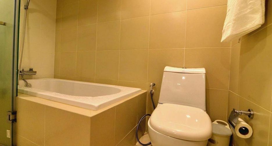 For rent 2 bed condo in Huai Khwang, Bangkok