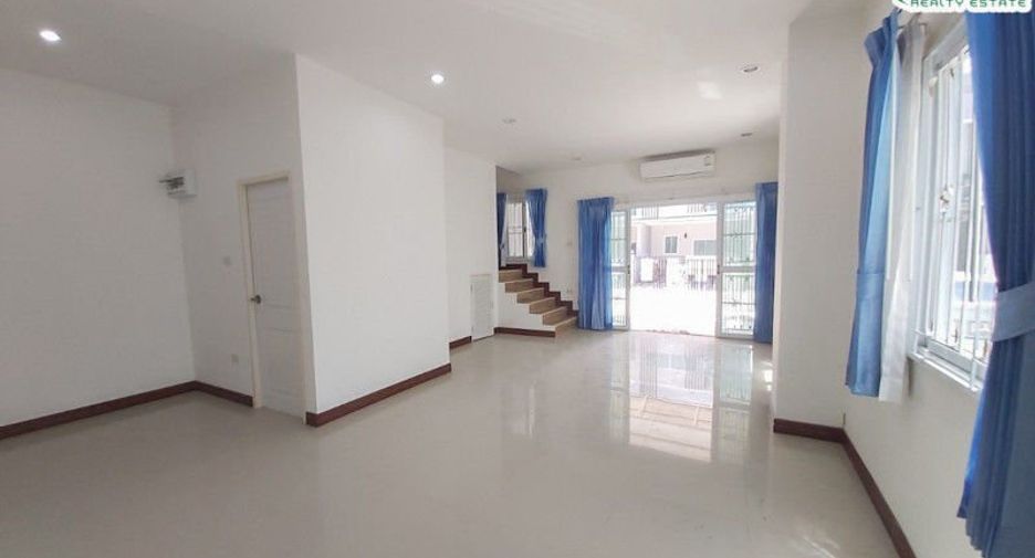 Reihenhaus zum Kauf mit 3 Zimmer in Mueang Chon Buri, Chonburi