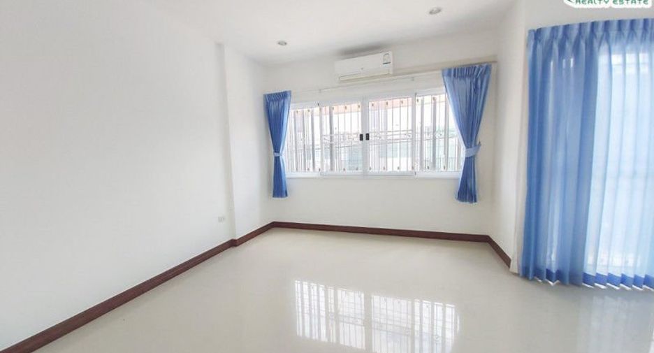 Reihenhaus zum Kauf mit 3 Zimmer in Mueang Chon Buri, Chonburi
