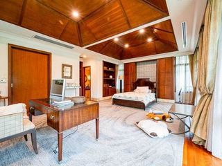 For sale 5 Beds house in Khlong Toei, Bangkok