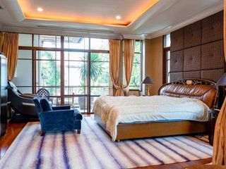 For sale 5 Beds house in Khlong Toei, Bangkok