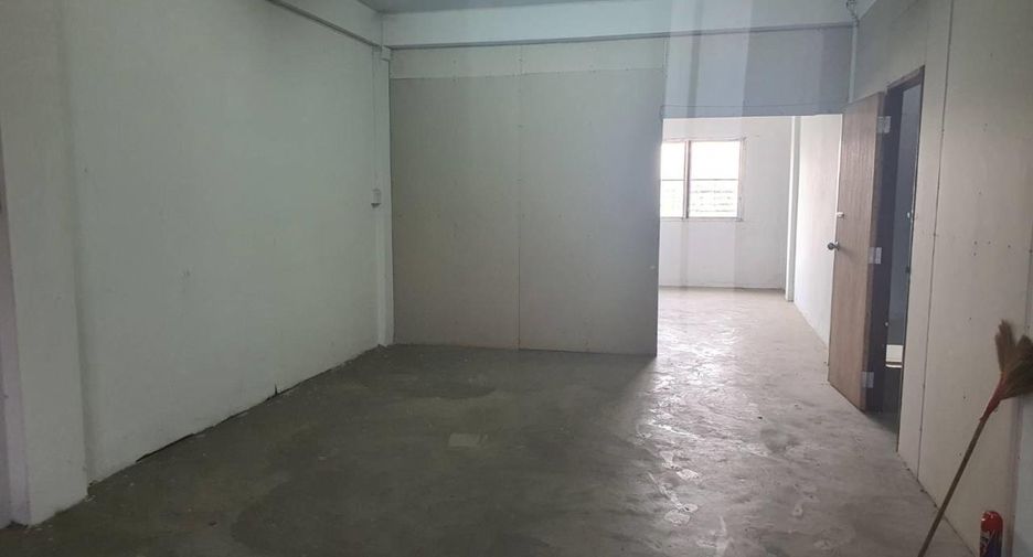 For sale 5 bed retail Space in Mueang Lampang, Lampang