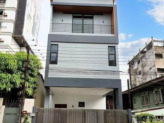 For sale 4 Beds house in Yan Nawa, Bangkok