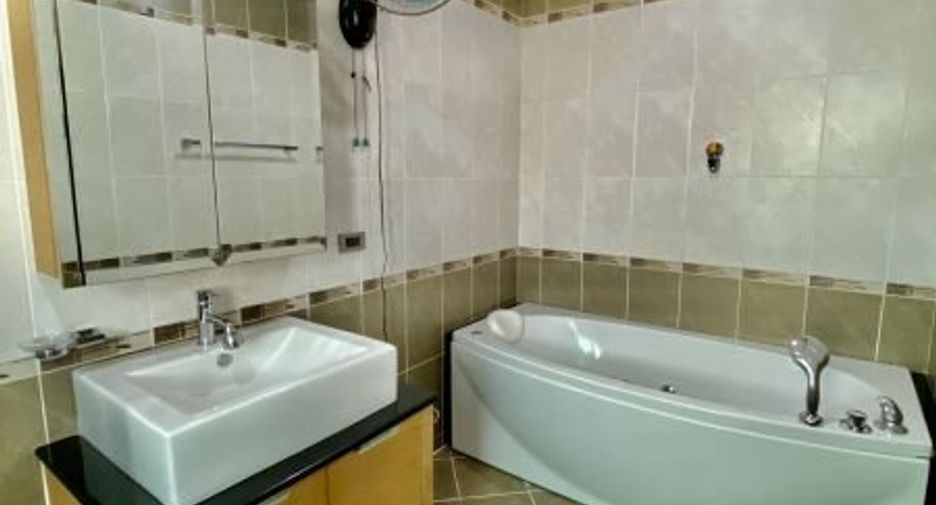 For rent 4 bedrooms house in Bang Lamung, Chonburi