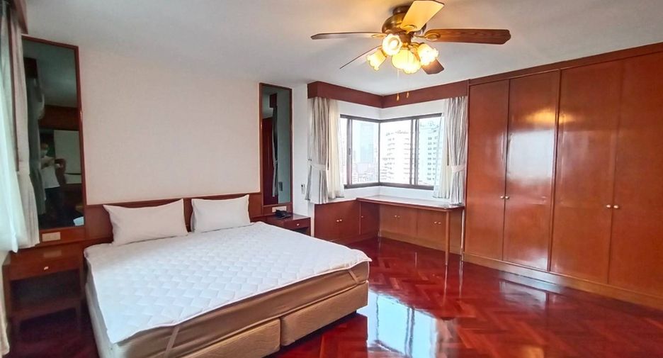 For rent 3 bedrooms condo in Watthana, Bangkok
