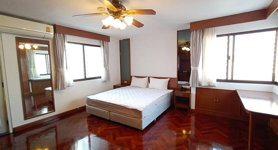 For rent 3 bedrooms condo in Watthana, Bangkok