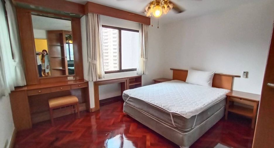 For rent 3 bedrooms condo in Watthana, Bangkok