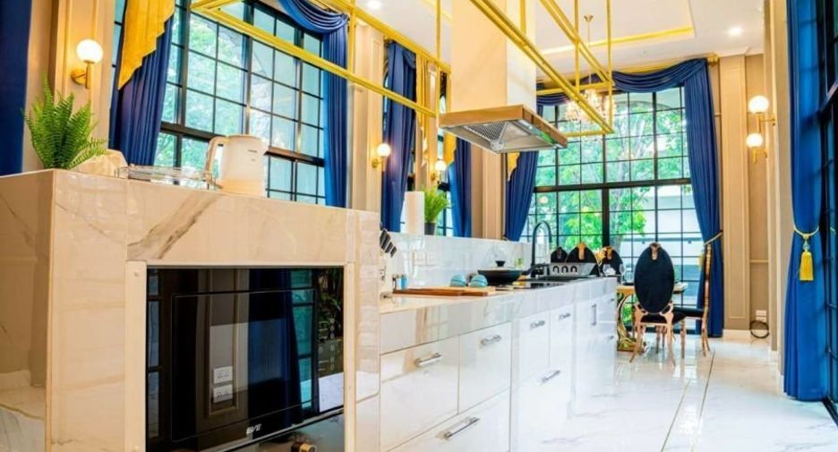 For rent 6 bedrooms villa in Mueang Chiang Mai, Chiang Mai