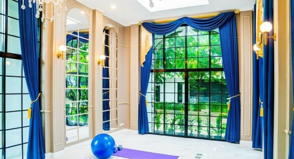 For rent 6 bedrooms villa in Mueang Chiang Mai, Chiang Mai