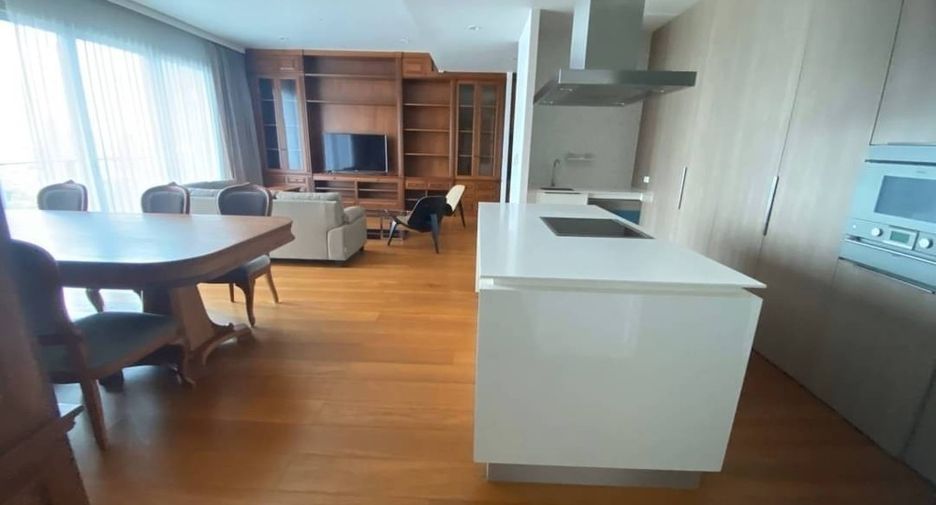 Wohnung zur Miete mit 3 Zimmer in Pathum Wan, Bangkok