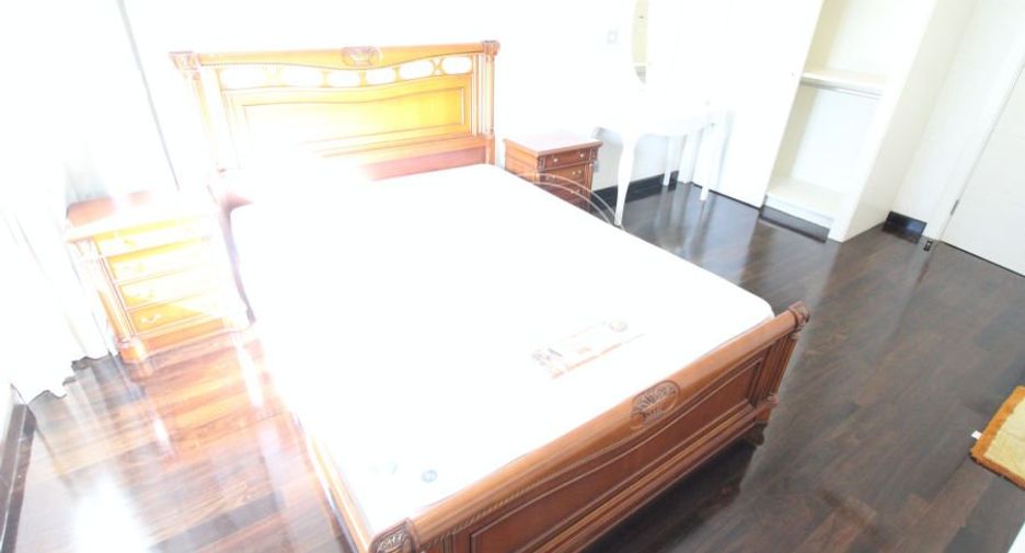 For rent and for sale 3 bedrooms condo in Sathon, Bangkok