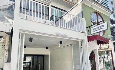 For rent 2 bed townhouse in Watthana, Bangkok