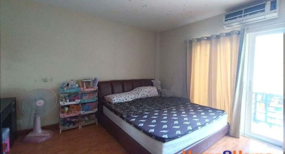 Casa adosada en venta de 3 habitaciones en Khan Na Yao, Bangkok