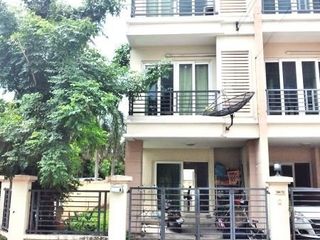 For sale 3 bedrooms townhouse in Khan Na Yao, Bangkok