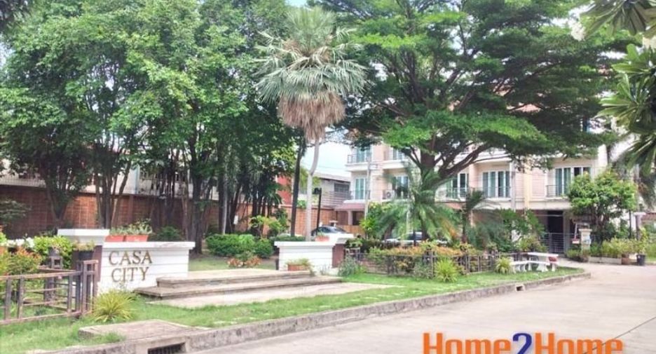 Casa adosada en venta de 3 habitaciones en Khan Na Yao, Bangkok