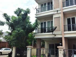 For sale 3 bedrooms townhouse in Khan Na Yao, Bangkok