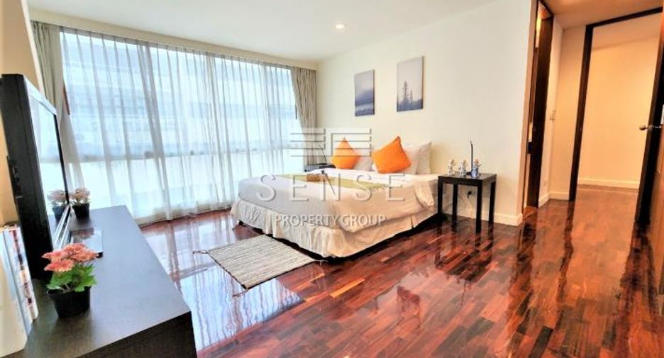 For rent 3 bedrooms condo in Sathon, Bangkok