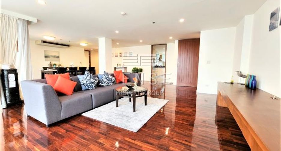 For rent 3 bedrooms condo in Sathon, Bangkok