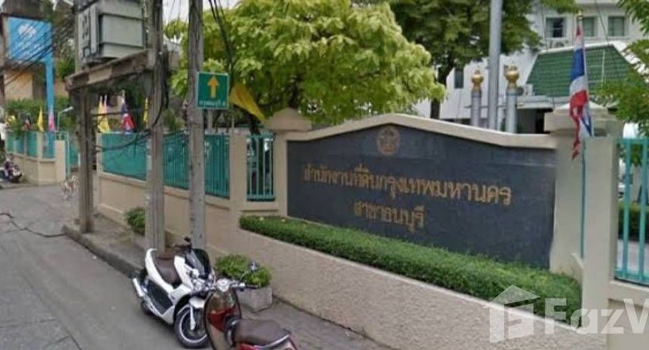 For rent 3 bed townhouse in Khlong San, Bangkok