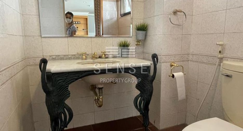 For rent 3 bedrooms condo in Sathon, Bangkok