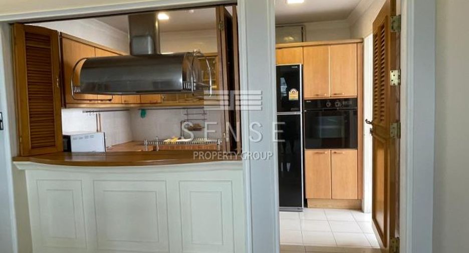 For rent 3 bedrooms condo in Sathon, Bangkok