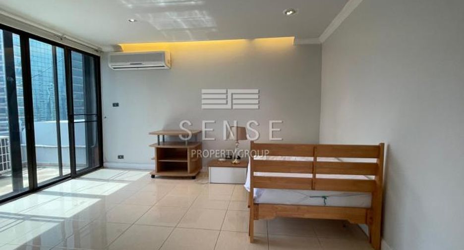 For rent 3 bedrooms condo in Sathon, Bangkok