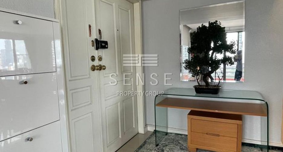 For rent 3 bedrooms condo in Sathon, Bangkok