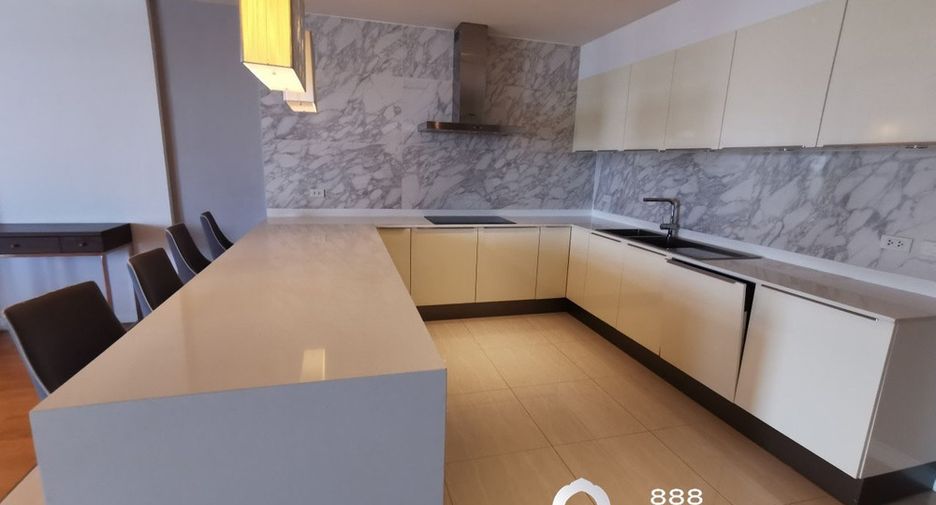 For rent 4 bedrooms condo in Bang Kho Laem, Bangkok
