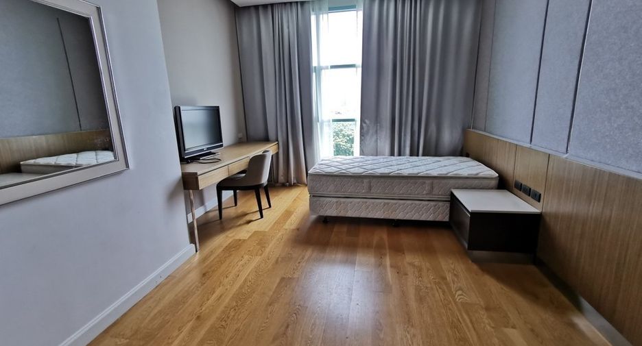 For rent 4 bedrooms condo in Bang Kho Laem, Bangkok