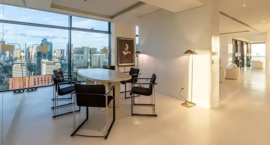 For rent 4 bedrooms condo in Pathum Wan, Bangkok