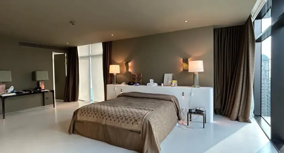 For rent 4 bedrooms condo in Pathum Wan, Bangkok