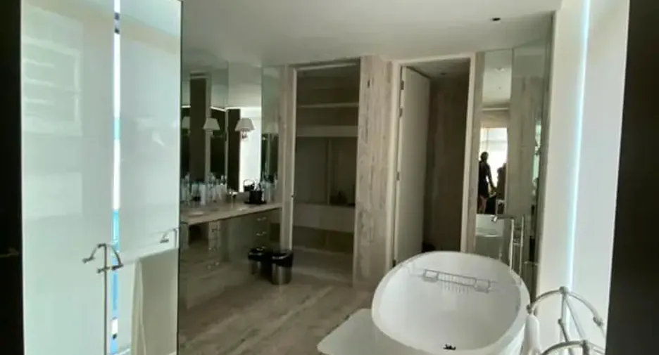 For rent 4 bedrooms condo in Pathum Wan, Bangkok