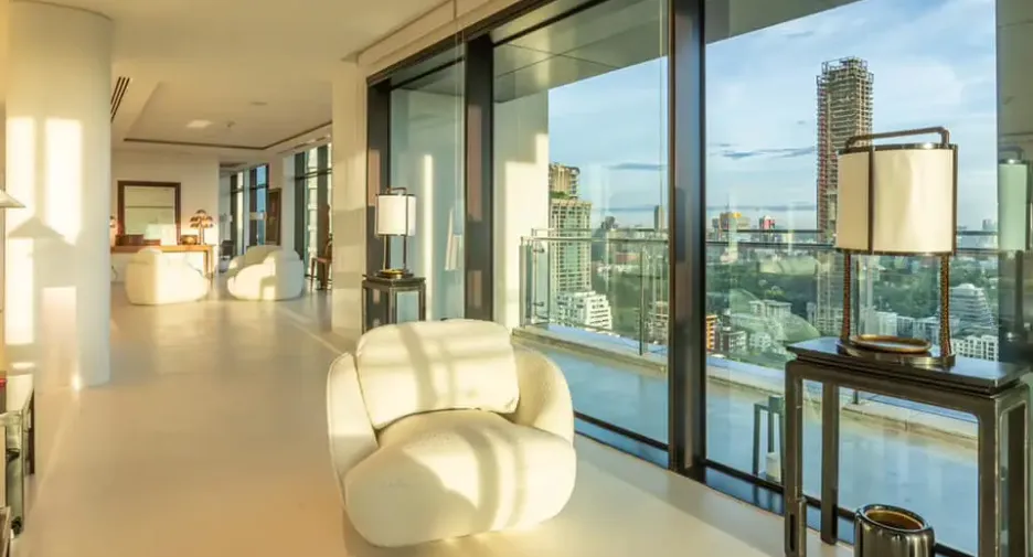 For rent 4 bedrooms condo in Pathum Wan, Bangkok