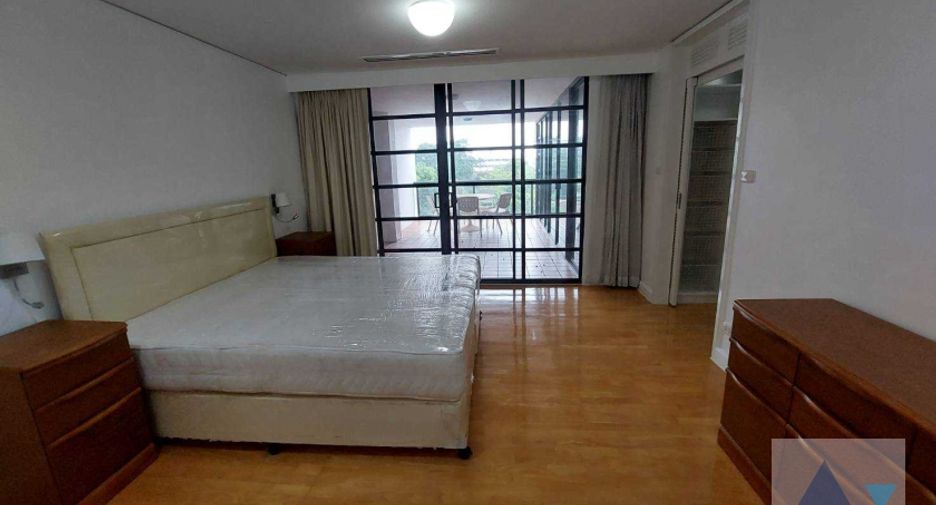 For rent 4 bed apartment in Bang Rak, Bangkok
