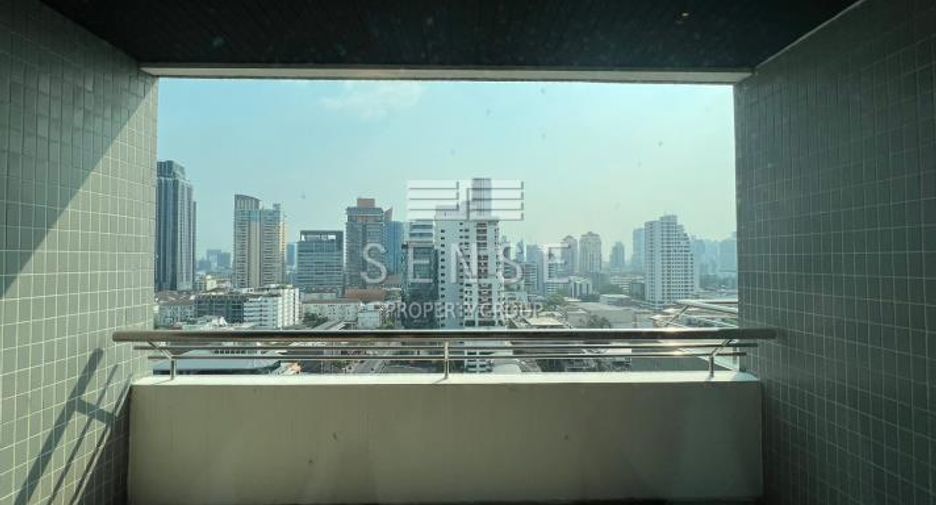 For rent 3 bedrooms condo in Watthana, Bangkok