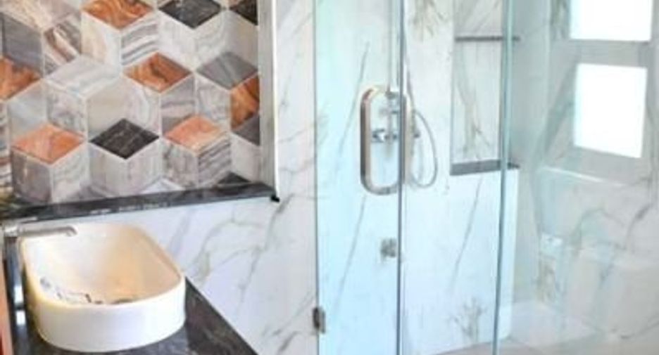For sale 4 bedrooms house in Thawi Watthana, Bangkok