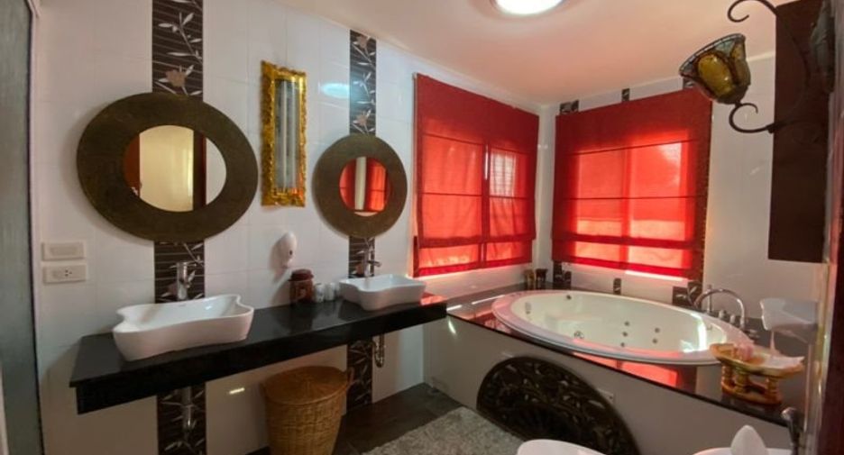 For sale 6 bedrooms retail Space in Mueang Chiang Mai, Chiang Mai