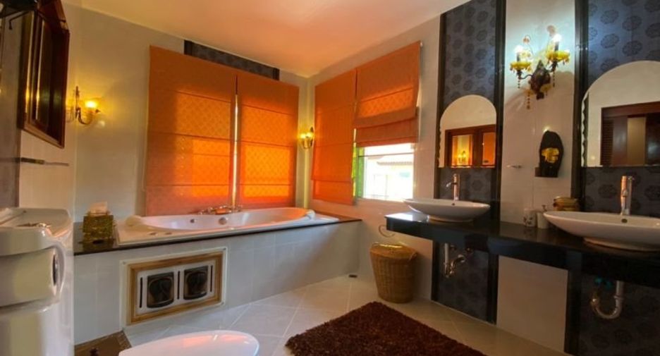 For sale 6 bedrooms retail Space in Mueang Chiang Mai, Chiang Mai