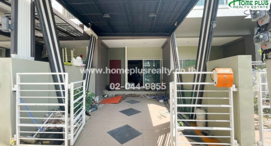 For sale 3 bedrooms townhouse in Saphan Sung, Bangkok