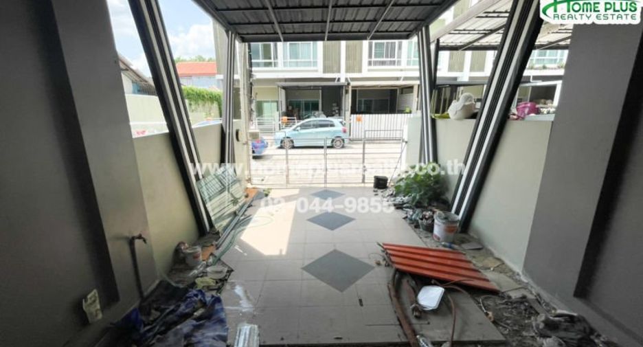 For sale 3 bedrooms townhouse in Saphan Sung, Bangkok