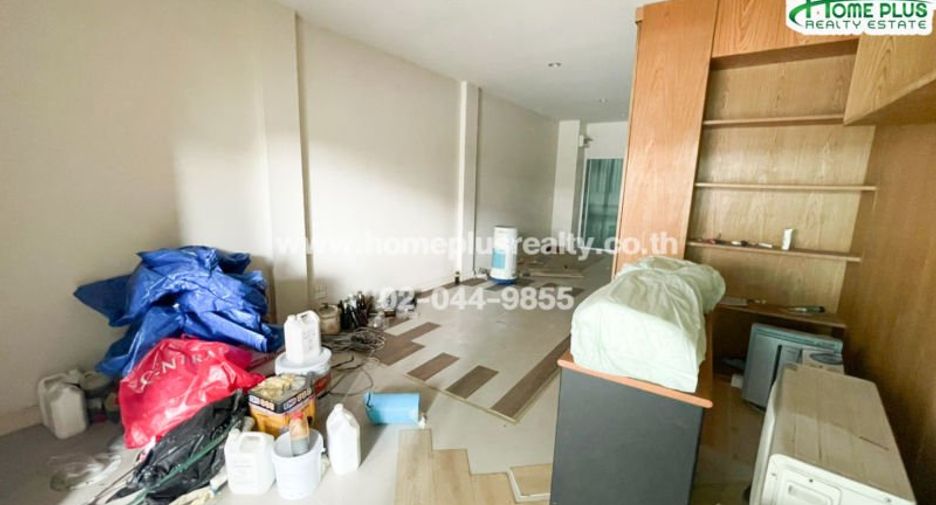 For sale 3 bedrooms townhouse in Saphan Sung, Bangkok