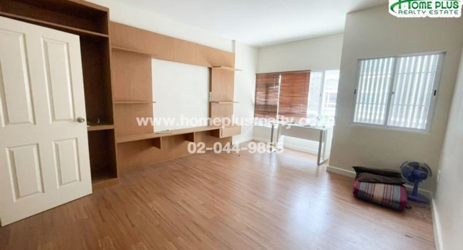 For sale 3 bedrooms townhouse in Saphan Sung, Bangkok